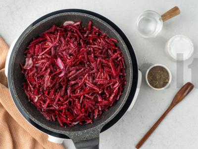 Troškinta burokėliai su svogūnais Žingsnis 4