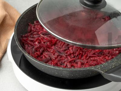 Troškinta burokėliai su svogūnais Žingsnis 5