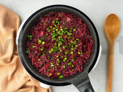 Troškinta burokėliai su svogūnais Žingsnis 6