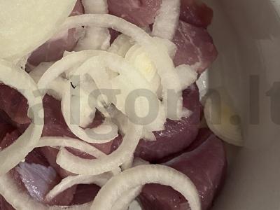 Šašlykas namuose elektriniame šašlykinėje Žingsnis 2