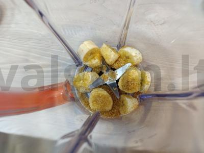 Braškių ir aviečių kokteilis su pienu Žingsnis 1