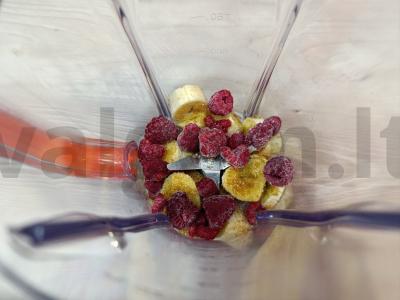 Braškių ir aviečių kokteilis su pienu Žingsnis 2