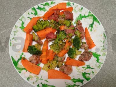 Anties filė, kepta su brokoliais, batatais ir provanso žolelėmis pagrindine nuotrauka