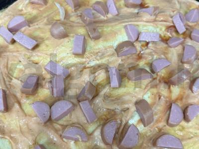 Namų pica su prieskoniais ir dešrelėmis Žingsnis 2