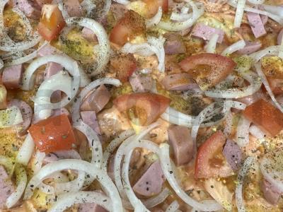 Namų pica su prieskoniais ir dešrelėmis Žingsnis 5