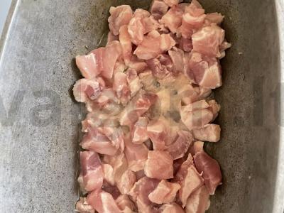 Kiaulienos guliašas pomidorų padaže Žingsnis 1