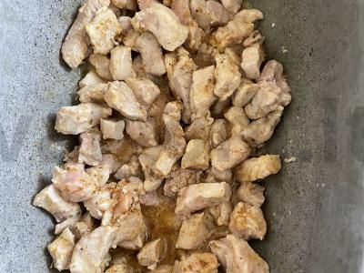 Kiaulienos guliašas pomidorų padaže Žingsnis 2