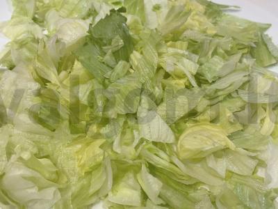 Salotas su mocarela, ridikėliais ir alyvuogėmis Žingsnis 1