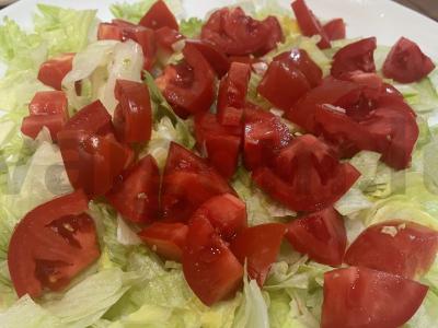 Salotas su mocarela, ridikėliais ir alyvuogėmis Žingsnis 2