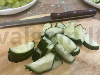 Salotas su mocarela, ridikėliais ir alyvuogėmis Žingsnis 3