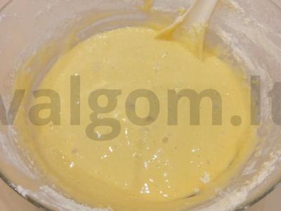 Biskvitinis ritinys su obuolių uogiene Žingsnis 2