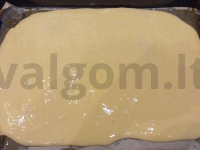 Biskvitinis ritinys su obuolių uogiene Žingsnis 3