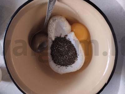 Sūrio blynai be miltų ir manų su chia sėklomis Žingsnis 1