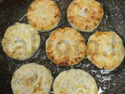 Sūrio blynai be miltų ir manų su chia sėklomis Žingsnis 4