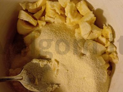 Vegetariškas obuolių-bananų keksas su graikiniais riešutais Žingsnis 1