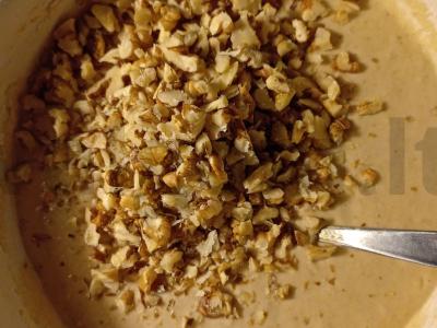 Vegetariškas obuolių-bananų keksas su graikiniais riešutais Žingsnis 4