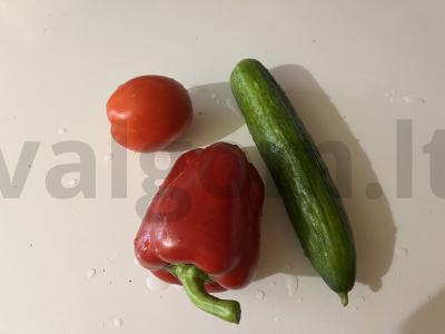 Porcijų daržovių salotas ant krekerių Žingsnis 1