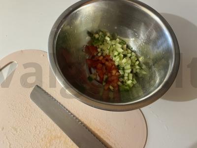 Porcijų daržovių salotas ant krekerių Žingsnis 10