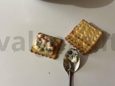 Porcijų daržovių salotas ant krekerių Žingsnis 15