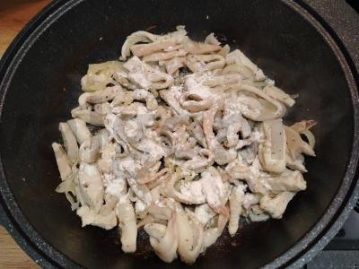 Kalmarai su vištiena grietinėlėje Žingsnis 3