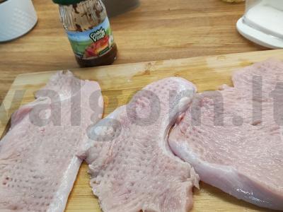 Keptas kalakutienos steikas su aštria adžika Žingsnis 1