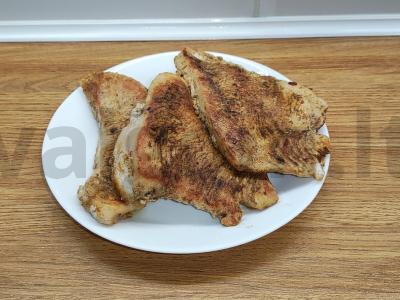 Keptas kalakutienos steikas su aštria adžika pagrindine nuotrauka