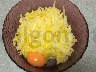 Bulvių blynai su dešra ir sūriu Žingsnis 2