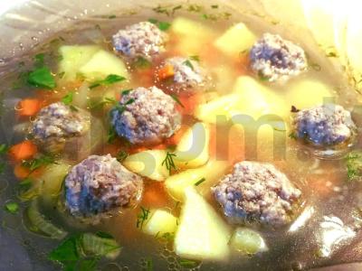 Lęšių sriuba su žuvies kotletais pagrindine nuotrauka