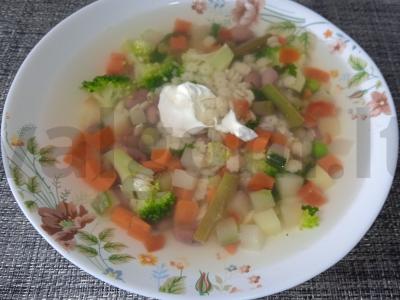 Lengvas kaimiškas daržovių sriuba su žvaigždutėmis pagrindine nuotrauka