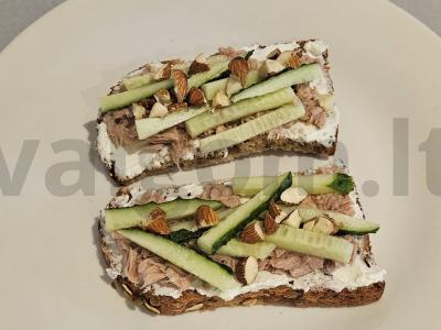 Sumuštiniai su tunu ir šviežiais agurkais Žingsnis 4