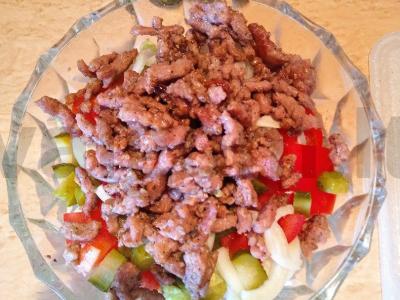 Burgerių salotos su faršu ir daržovėmis Žingsnis 9