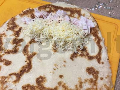 Įdaryti blynai su kumpiu ir sūriu Žingsnis 5