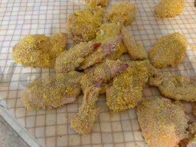 Vištienos sparneliai tempura dribsniuose Žingsnis 7