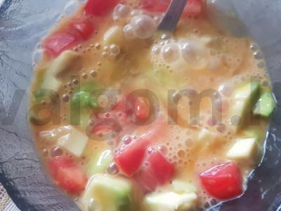 Kiaušiniai su pomidoru ir avokadu Žingsnis 4