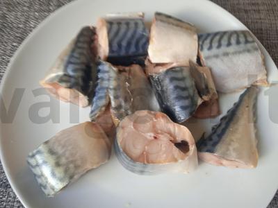 Kepta skumbrija krakmolo ir džiovintos petražolės apvalkale Žingsnis 2