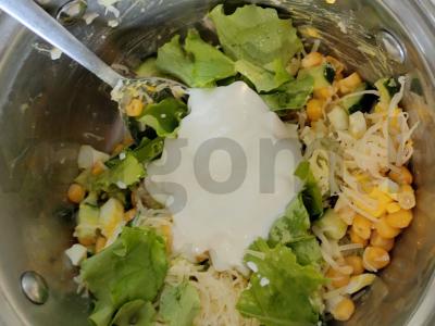 Lengvas kukurūzų ir kiaušinių salotas Žingsnis 5