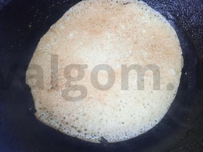 Kepiniai su mielėmis ant pieno ir vandens Žingsnis 9