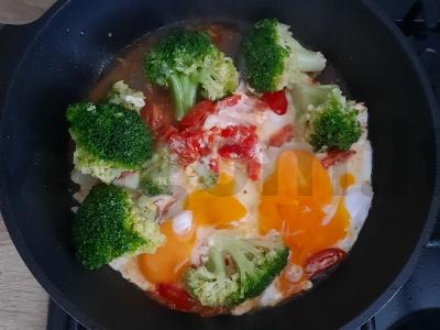 Naudingas pusryčių patiekalas iš kiaušinių ir brokolių Žingsnis 3