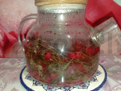 Laukinio čiobrelių arbata su spanguolėmis pagrindine nuotrauka