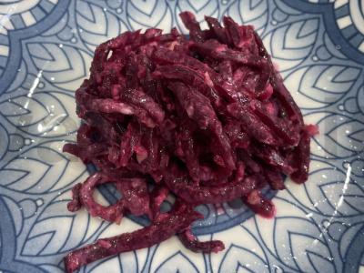 Salotas „Burokėlių sezonas“ pagrindine nuotrauka