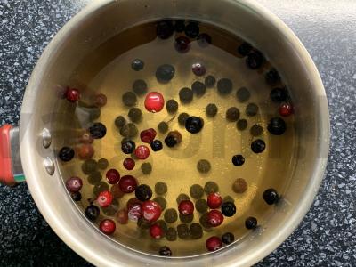 Juodųjų serbentų ir spanguolių kisielius Žingsnis 2