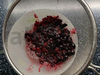 Juodųjų serbentų ir spanguolių kisielius Žingsnis 4