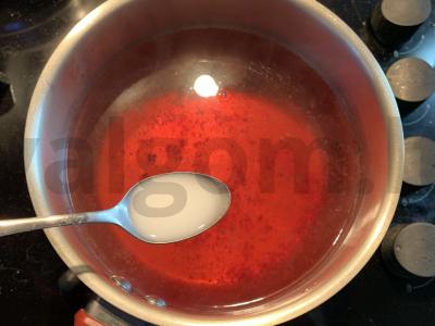 Juodųjų serbentų ir spanguolių kisielius Žingsnis 5