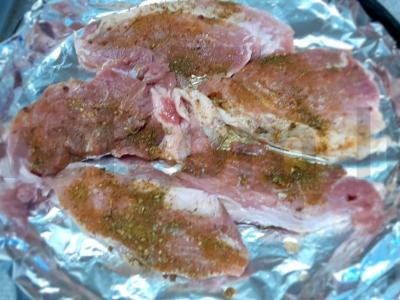 Kiauliena, kepta su pomidorais po sūriu Žingsnis 1