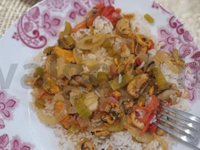 Midijų plovas vakarienei pagrindine nuotrauka