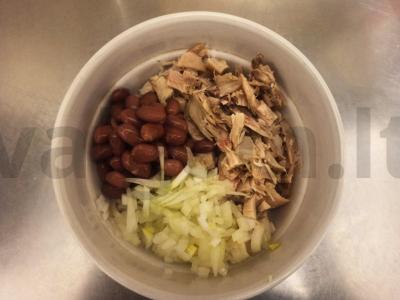 Pupelių salotas su rūkytomis vištienos krūtinėlėmis ir keptais avinžirniais Žingsnis 4