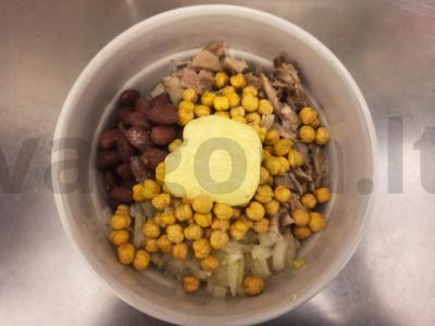 Pupelių salotas su rūkytomis vištienos krūtinėlėmis ir keptais avinžirniais Žingsnis 5