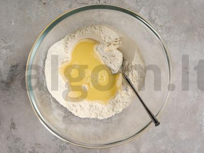 Varenikai su vyšniomis ant užvirinto tešlos Žingsnis 3