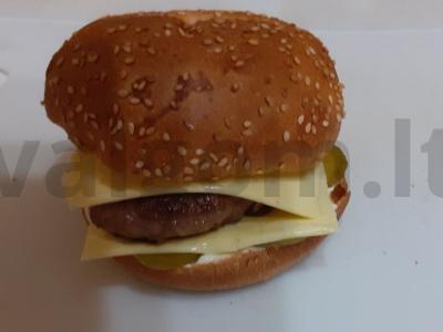 Mėsainis su jautienos kotletu pagrindine nuotrauka