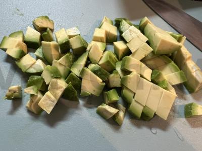 Švelnaus avokado salotos su feta sūriu Žingsnis 2